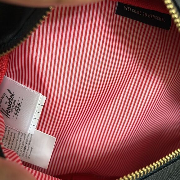 Herschel Supply Co Black Fanny Pack.NWT - Picture 7 of 8